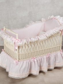 Mini Cuna de Mimbre para Bebé + Vestidura Rosa